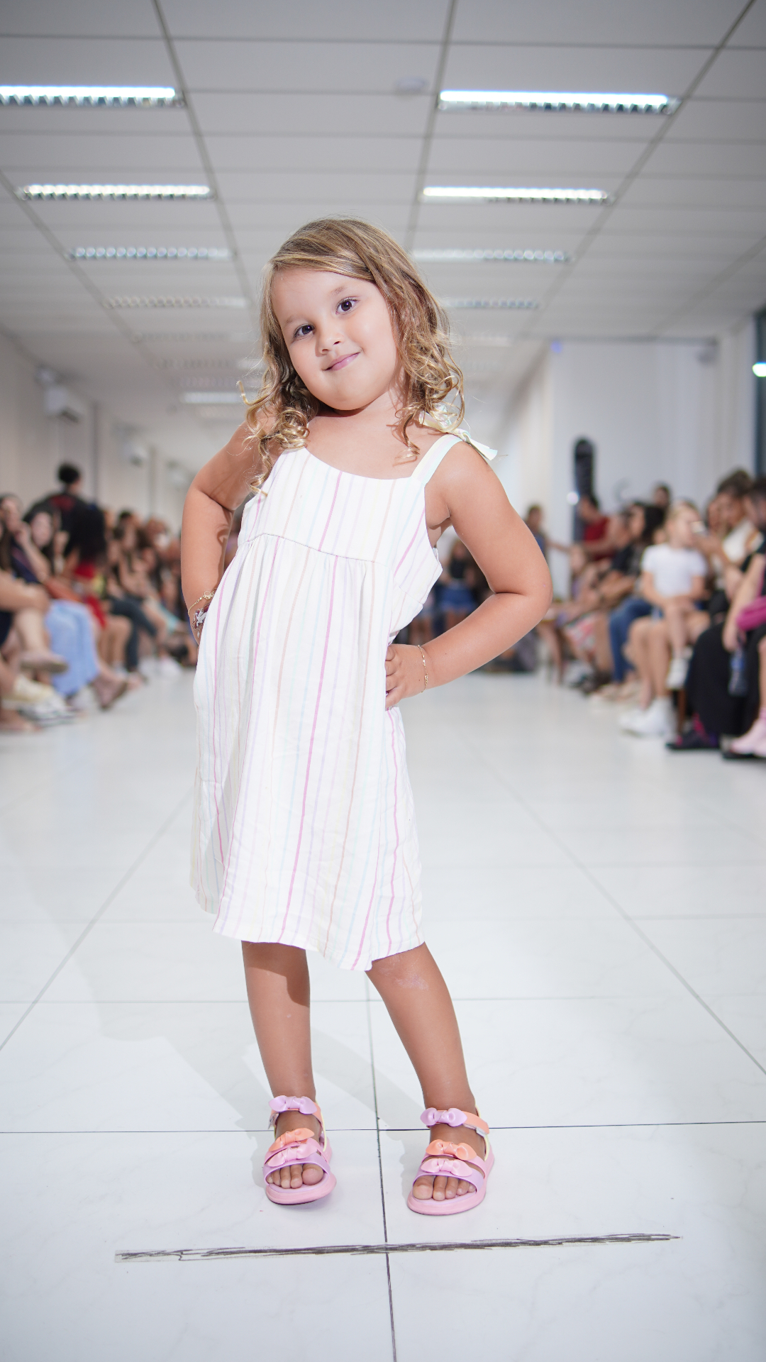 Modelo infantil em desfile
