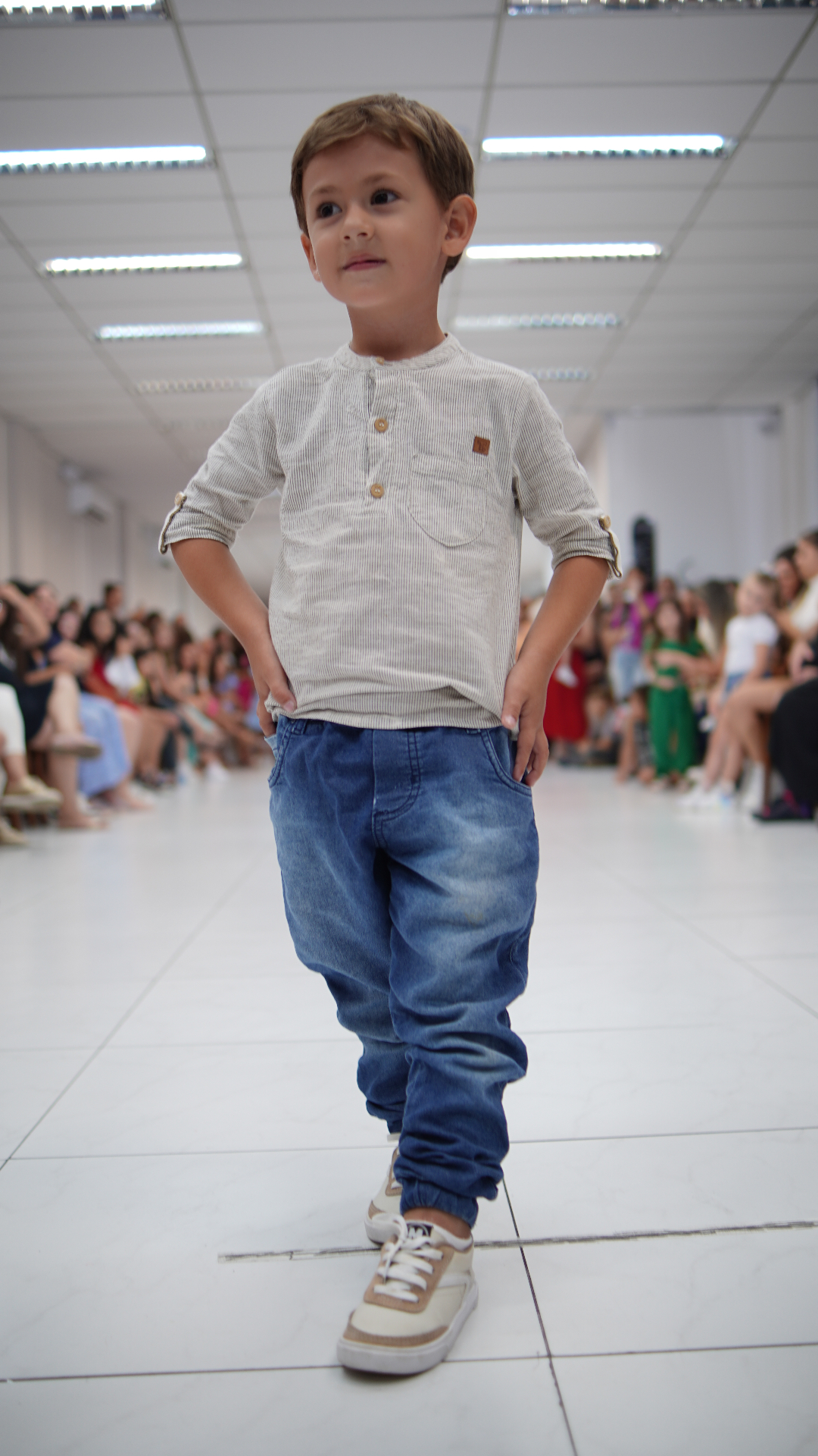 Modelo infantil em desfile
